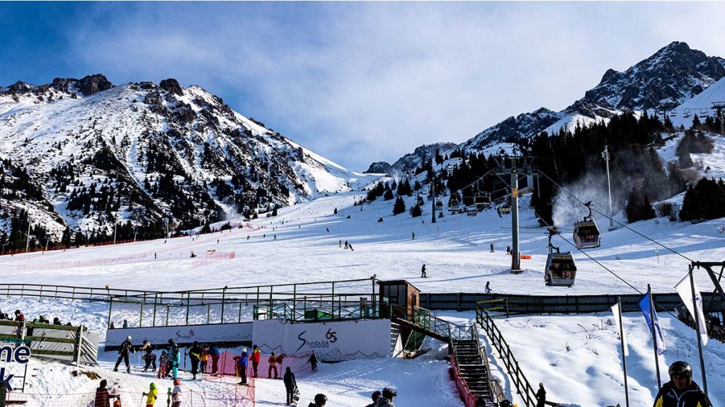 Қазақстандағы қысқы демалыс: таулы жарыс трассалары, бұлақтар және қар басқан көлдер